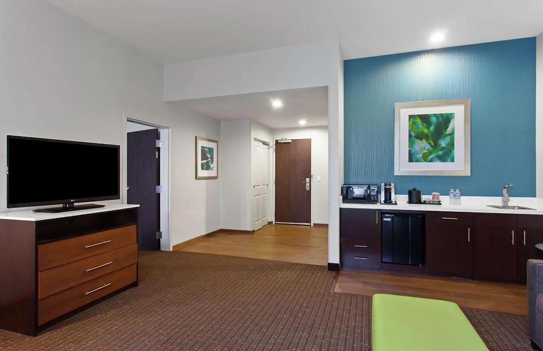 Hilton Garden Inn Victoria-1