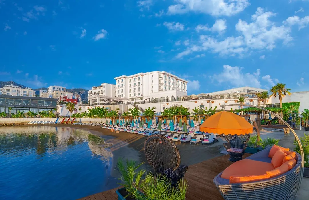 Les Ambassadeurs Hotel Casino&Marina-1