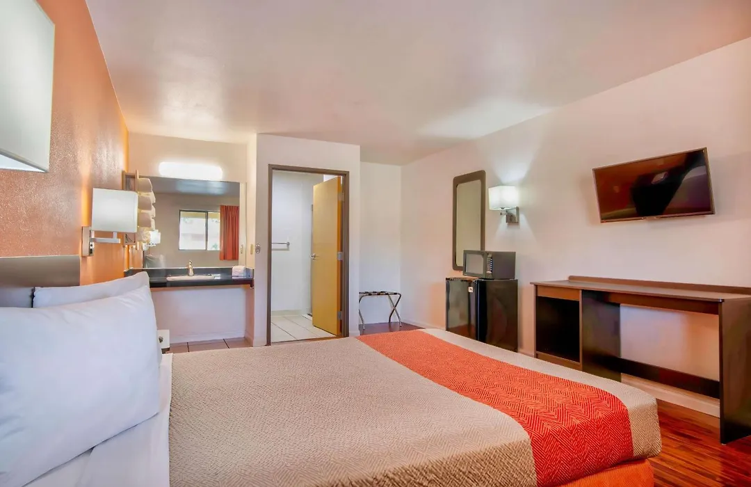 Motel 6-Santa Nella, Ca - Los Banos-1