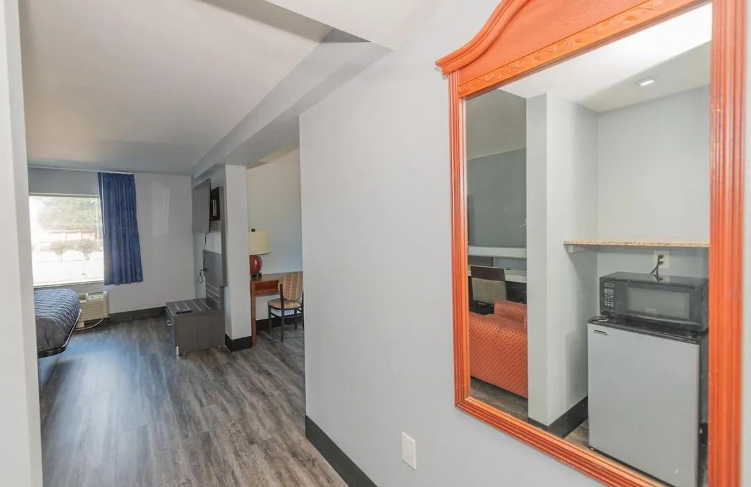 Jamestown Inn & Suites-1
