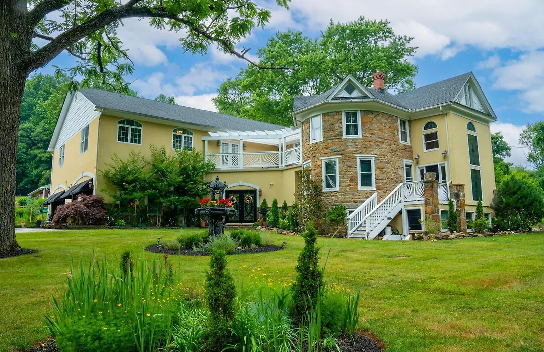 Stone Manor Boutique Inn-1