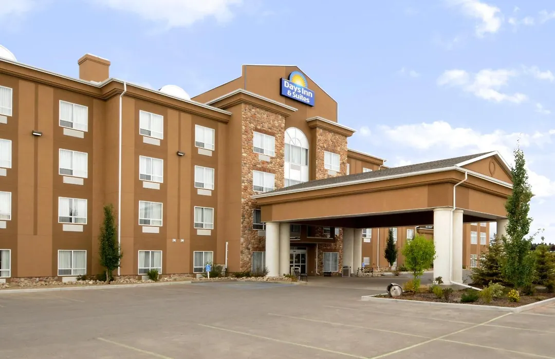 Days Inn & Suites By Wyndham Strathmore-1