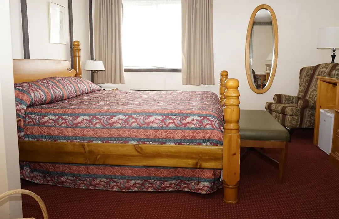 Mcintosh Country Inn & Conference Centre-1