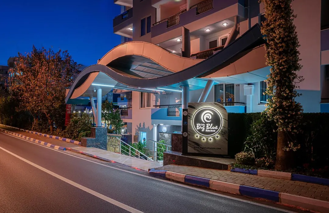 Club Big Blue Suit Hotel-1