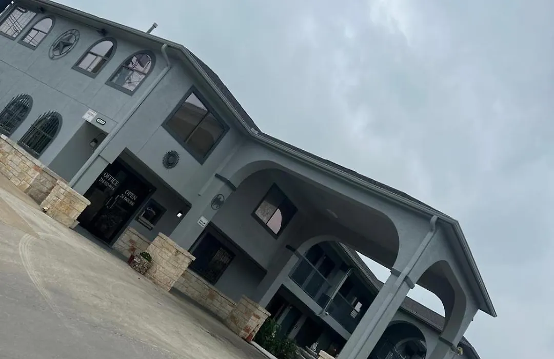 Mustang Inn And Suites-1