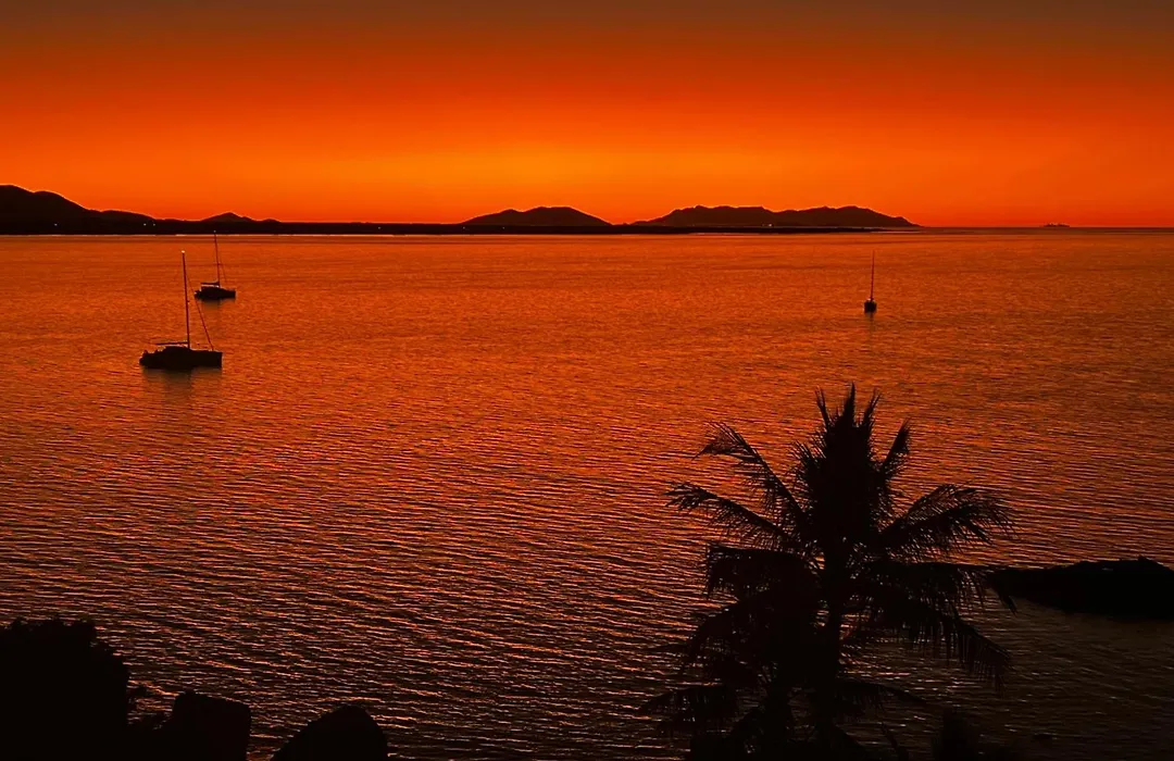 Coral Cove Apartments - Absolute Beachfront Resort Bowen-1