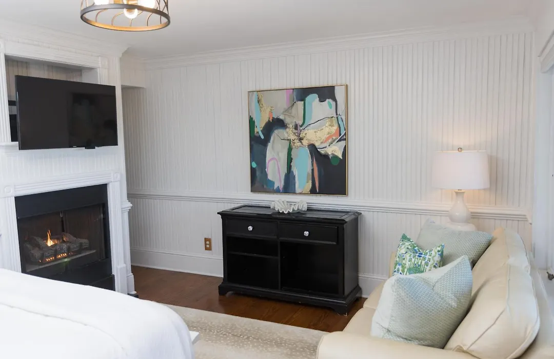 The Burrus House Inn Waterfront Suites-1
