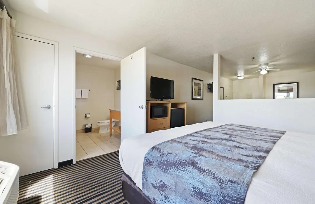 Best Western Plus Executive Inn & Suites-1