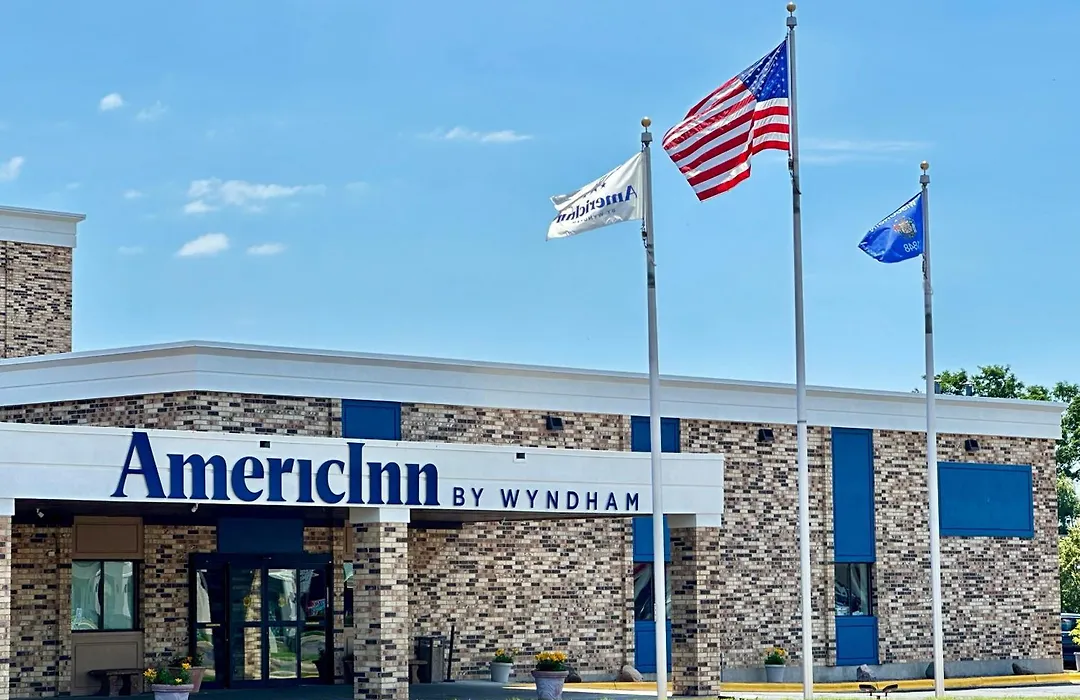 Americinn & Suites By Wyndham Baraboo Event Center-1