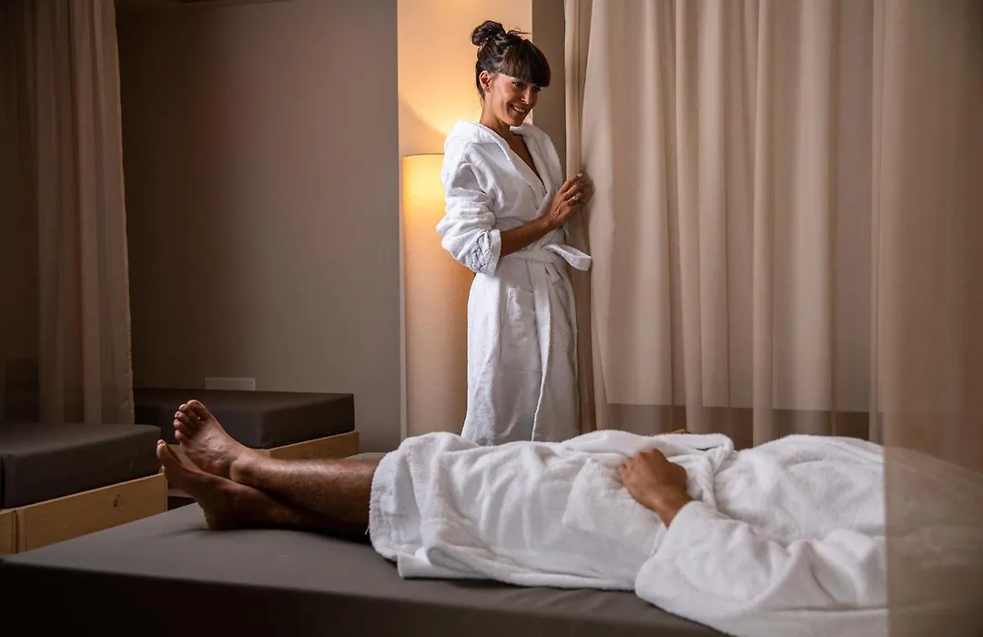 Design & Suite Hotel Ciarnadoi-1
