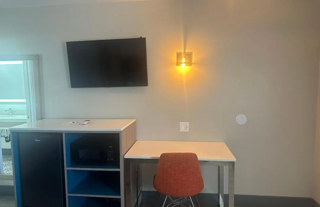 Super 8 By Wyndham Oceanside Downtown-1