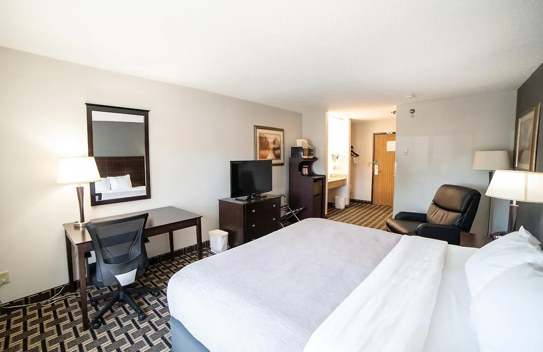 Quality Inn & Suites Watertown Near Prairie Lakes Ice Arena-1