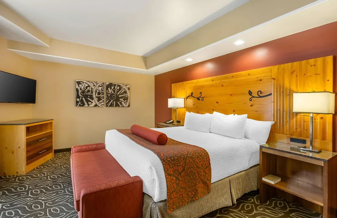 Best Western Premier Ivy Inn & Suites-1