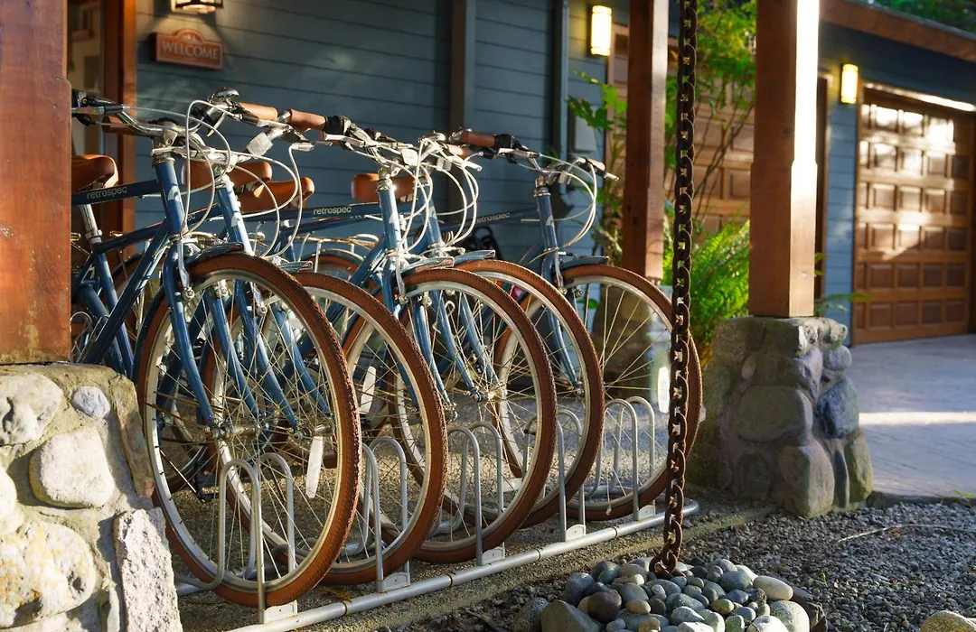 Snug Harbour Inn-1
