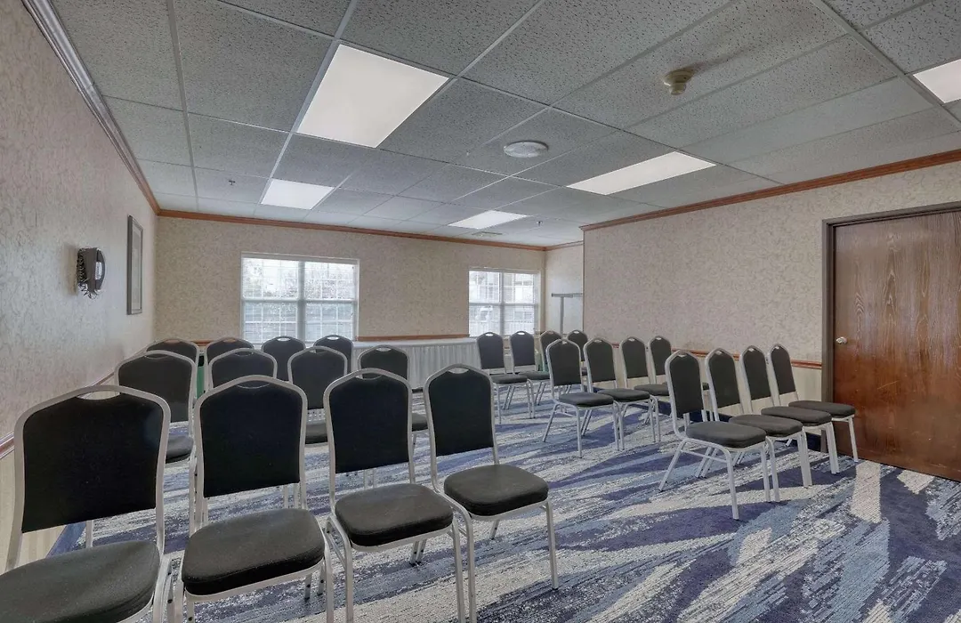 Comfort Suites Appleton Airport-1