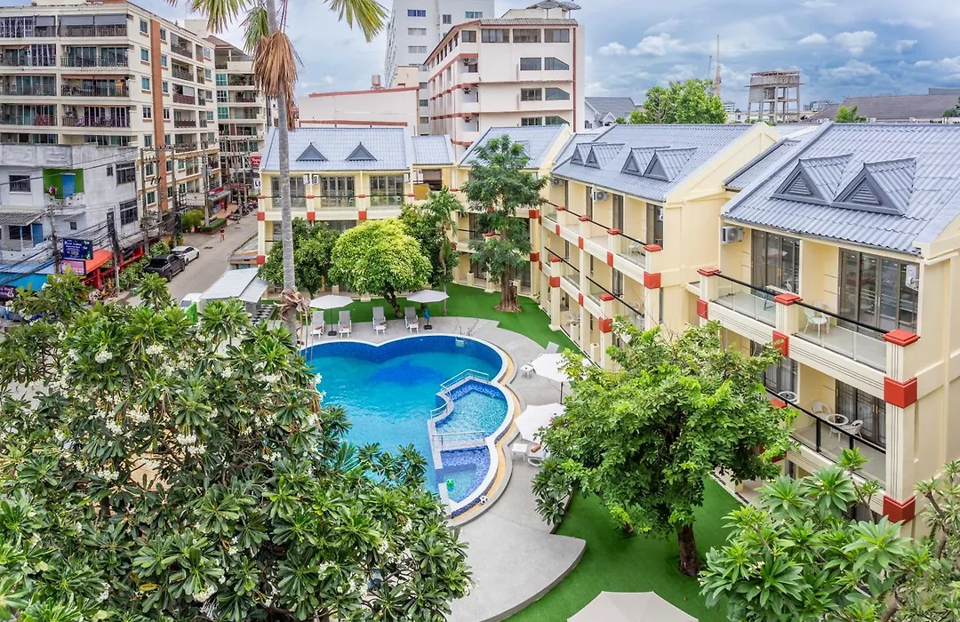 Mermaid Beach Resort - 100M To Beach, Saltwater Pool & Beergarden-1