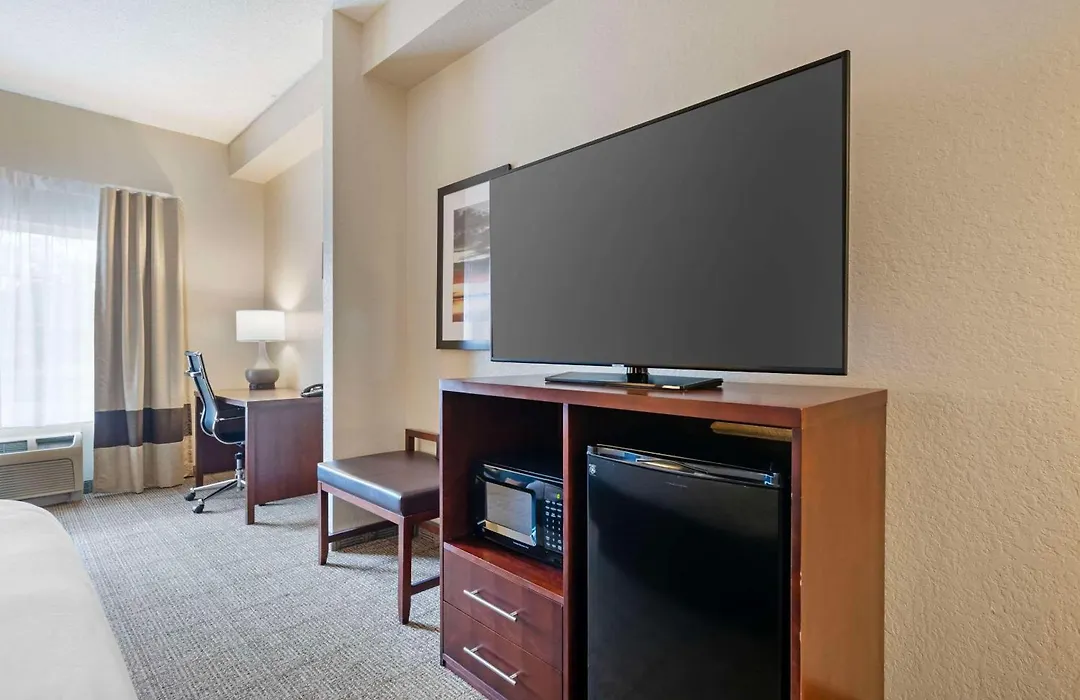 Comfort Suites Downtown-1