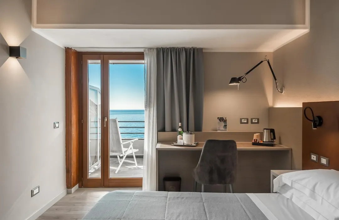 Hotel Porto Roca-1