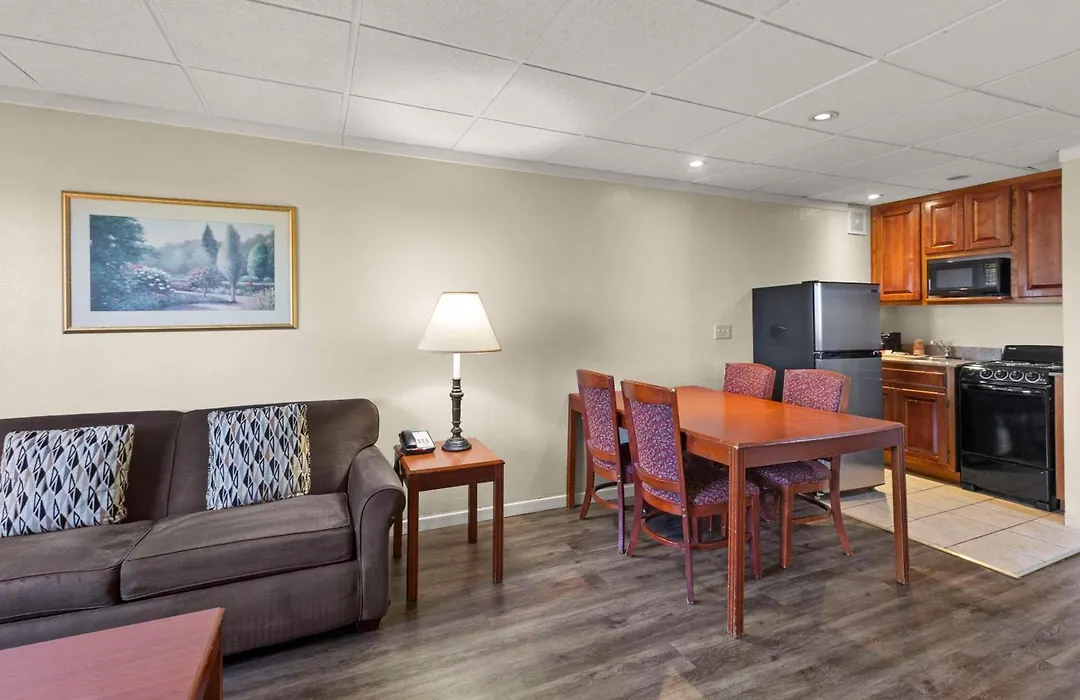 Quality Inn & Suites Green Bay Downtown-1