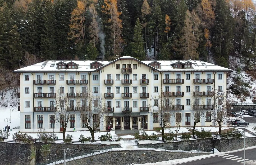 Palace Pontedilegno-1