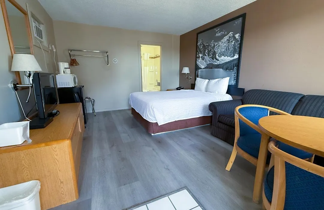 Super 8 By Wyndham Medicine Hat Ab-1