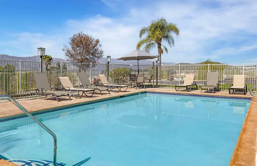 Best Western Plus Lake Elsinore Inn & Suites-1