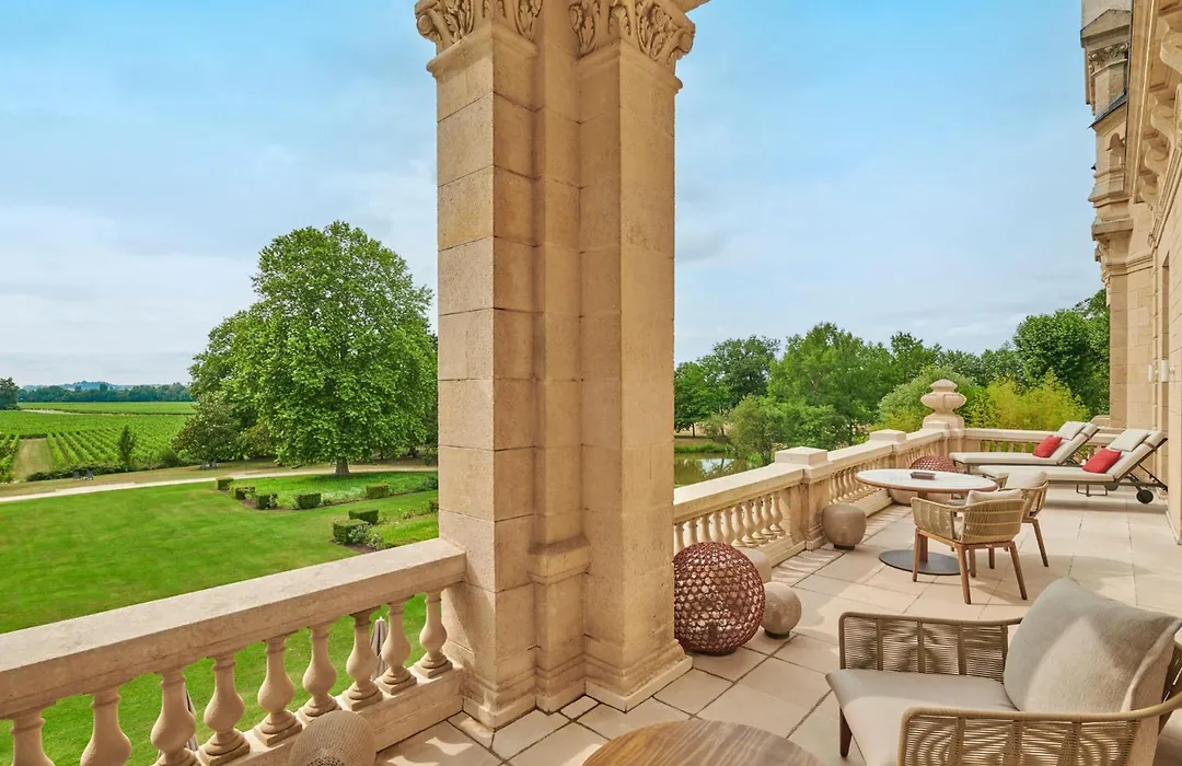 Château Hôtel Grand Barrail-1