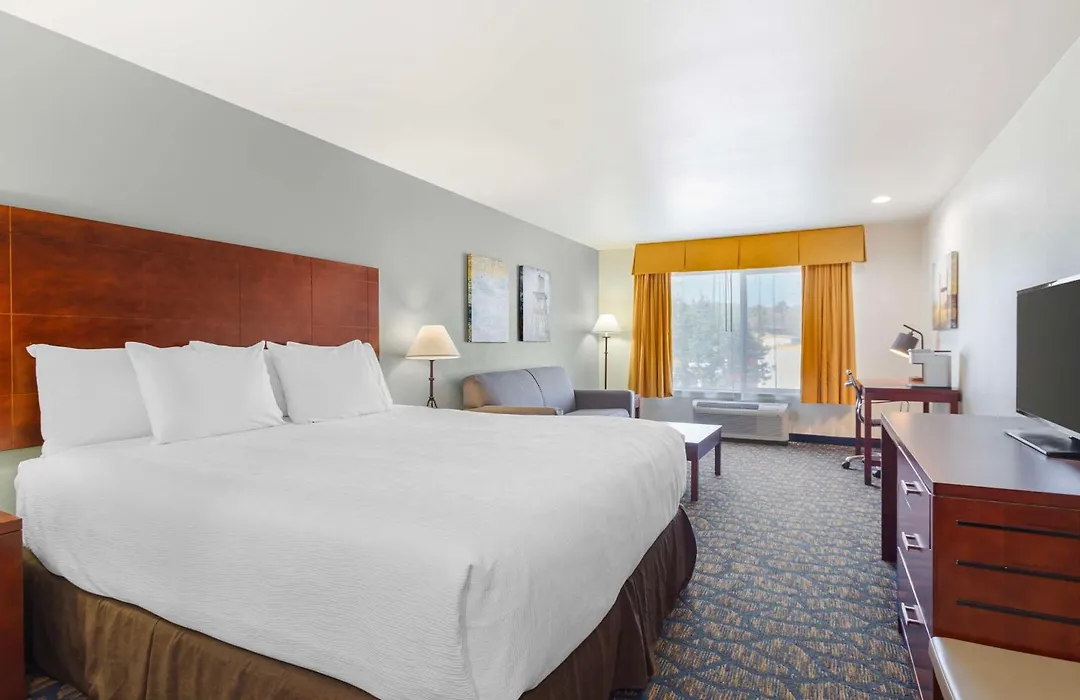 Best Western Plus Villa Del Lago Inn Patterson-1