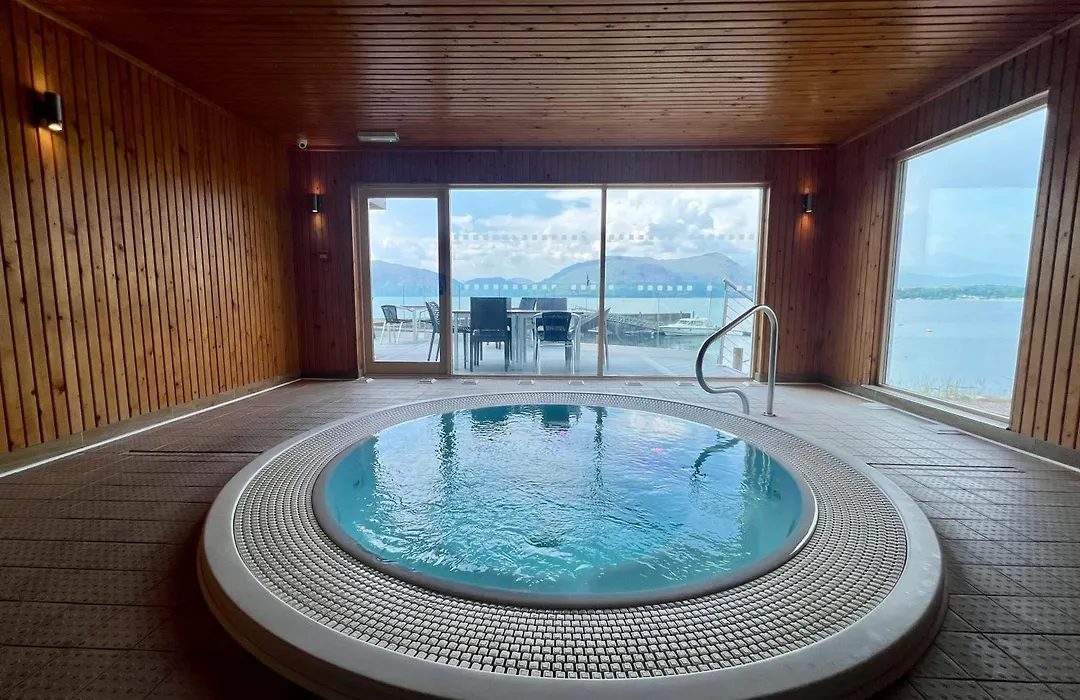 Holly Tree Hotel, Swimming Pool & Hot Tub-1