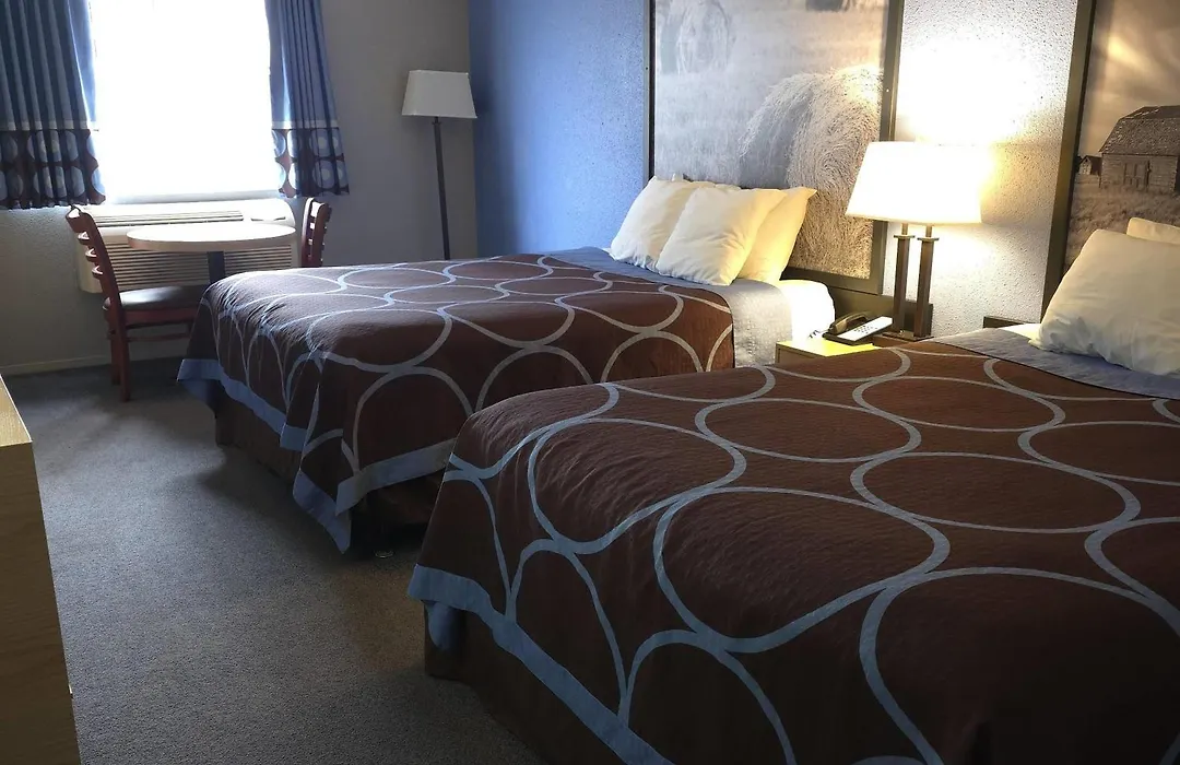 Super 8 By Wyndham Swift Current-1