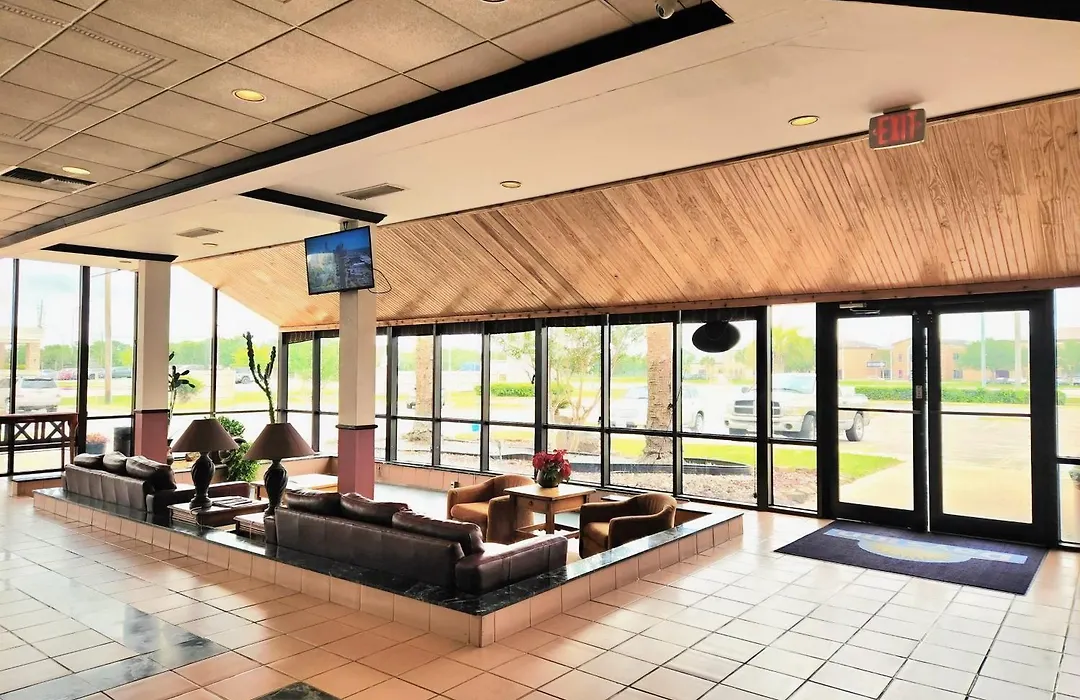 Days Inn By Wyndham Bay City-1