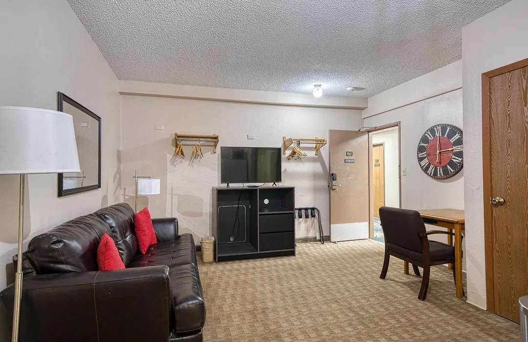 Super 8 By Wyndham Sturgis-1