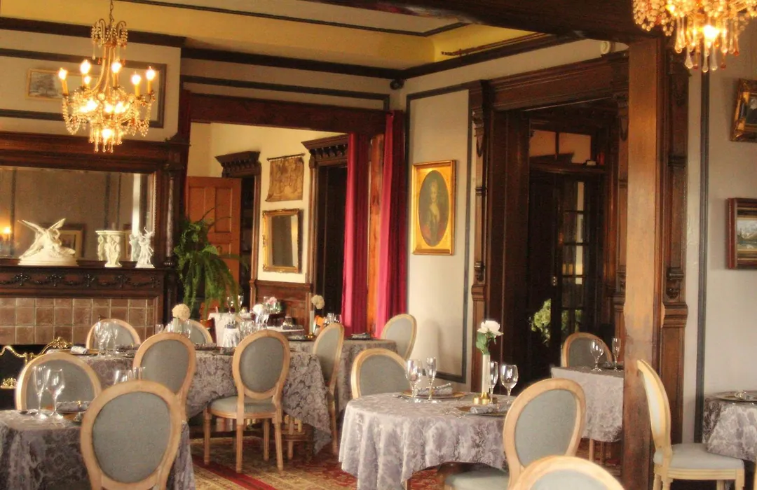 Henderson Castle Inn-1