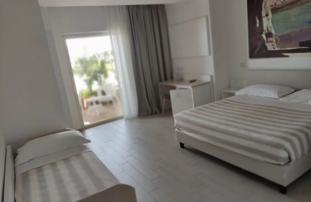Est Hotel-1