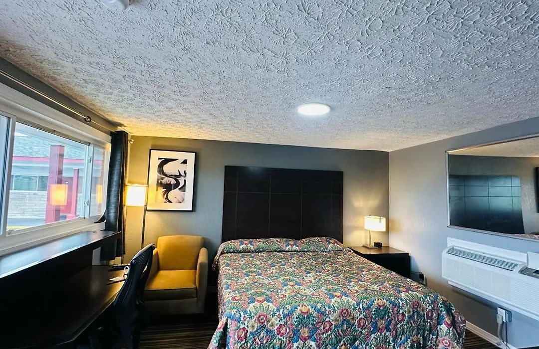 Catalina Airport Motel-1