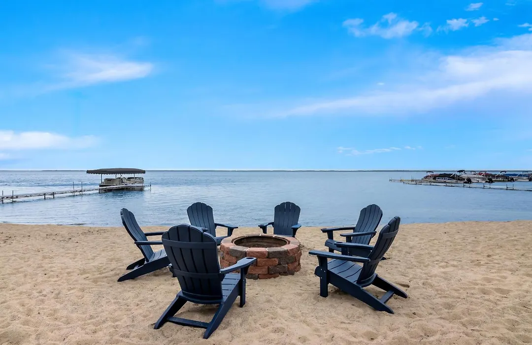 Beachfront Hotel Houghton Lake-1