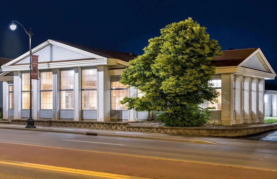 Super 8 By Wyndham La Crosse-1