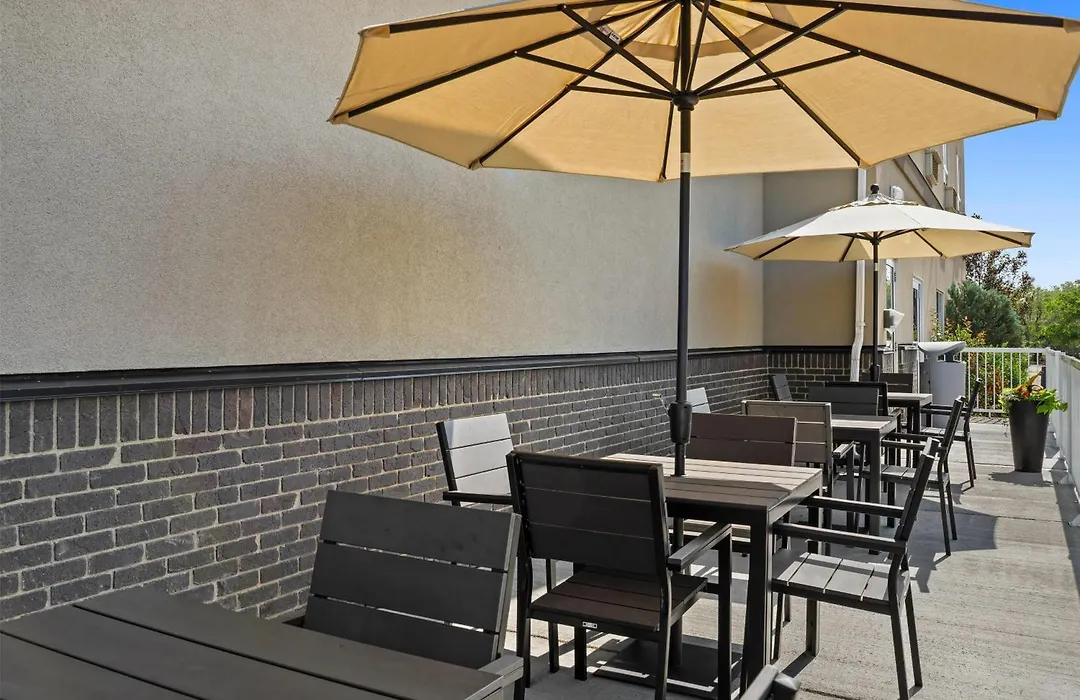Ramada By Wyndham Drumheller Hotel & Suites-1
