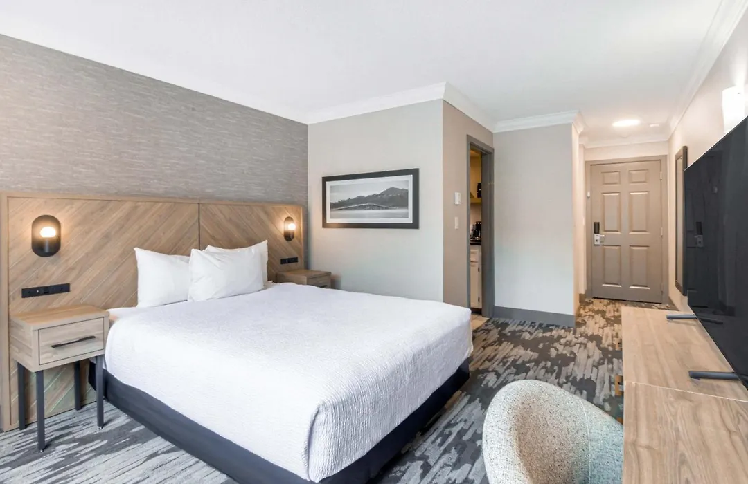 Sandman Hotel & Suites Kelowna-1