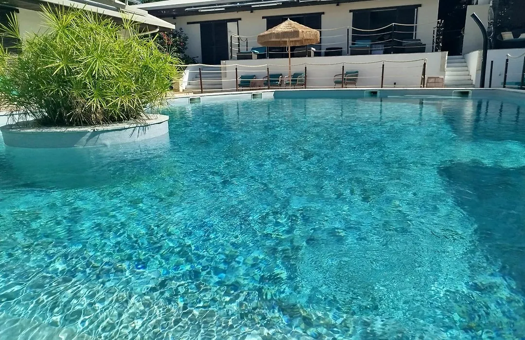 Hotel Hibiscus-1