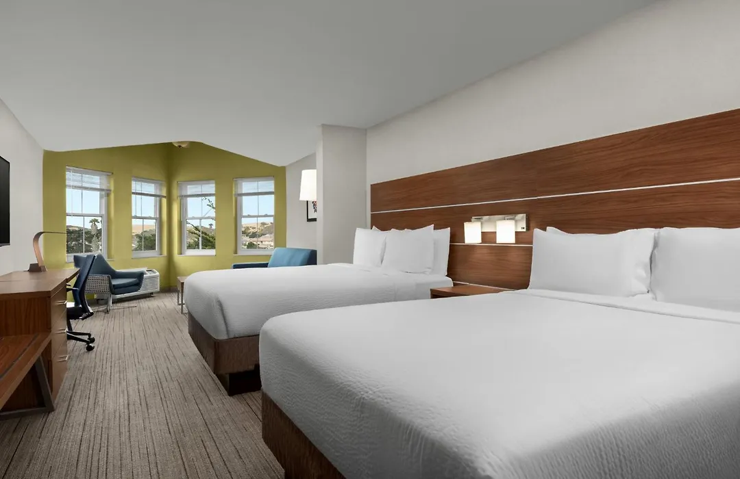 Holiday Inn Express Hotel & Suites Marina By Ihg-1