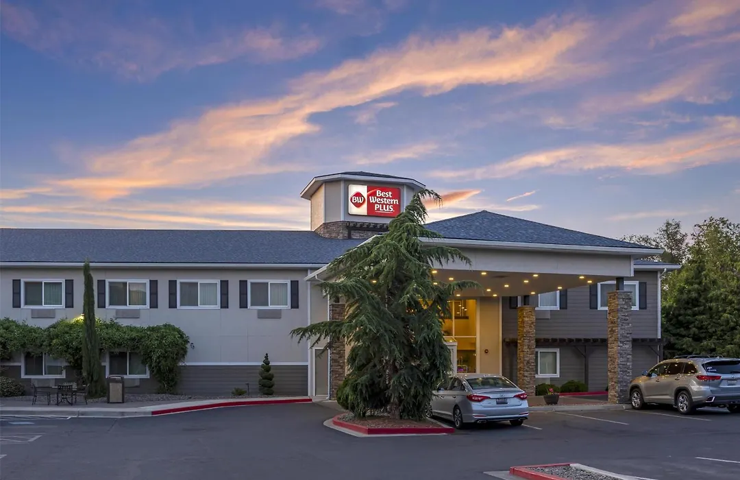 Best Western Plus Vintage Valley Inn-1