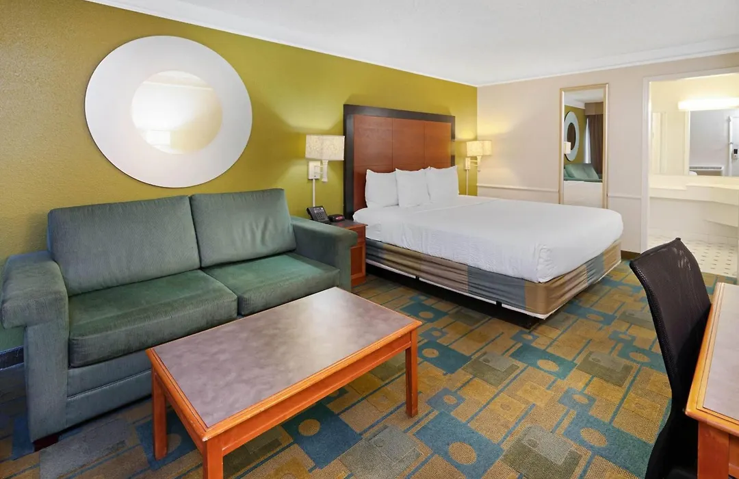 Travelodge By Wyndham Phoenix North-1