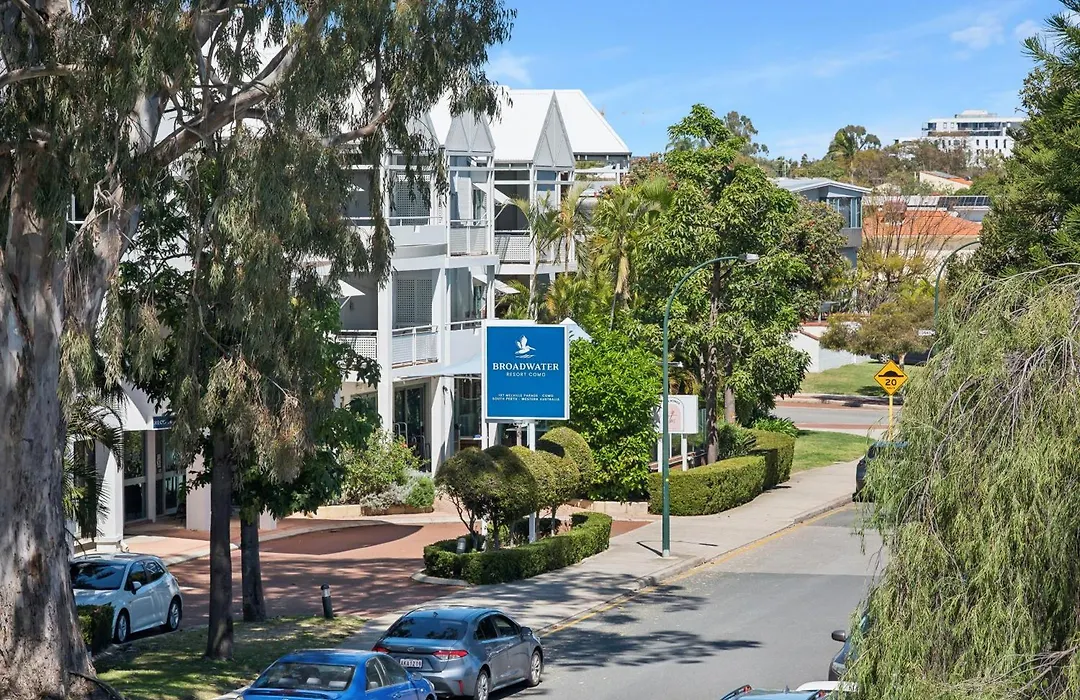 Broadwater Resort Como-1