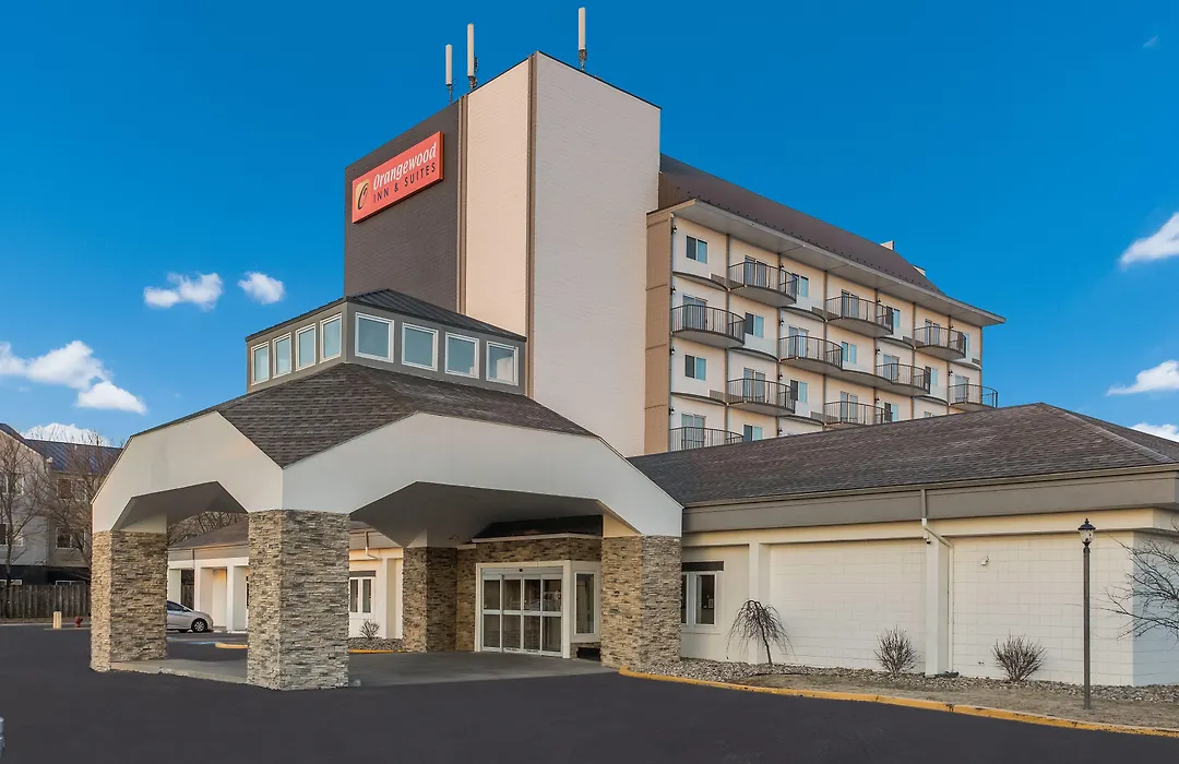 Orangewood Inn & Suites Kansas City Airport-1