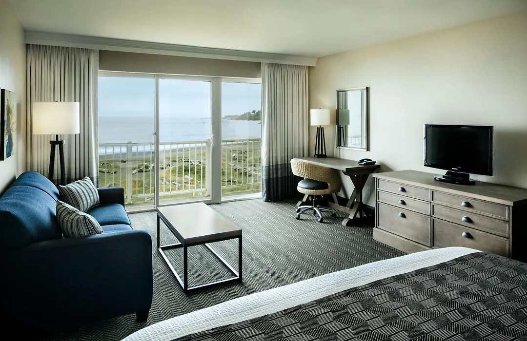 Beachfront Inn-1