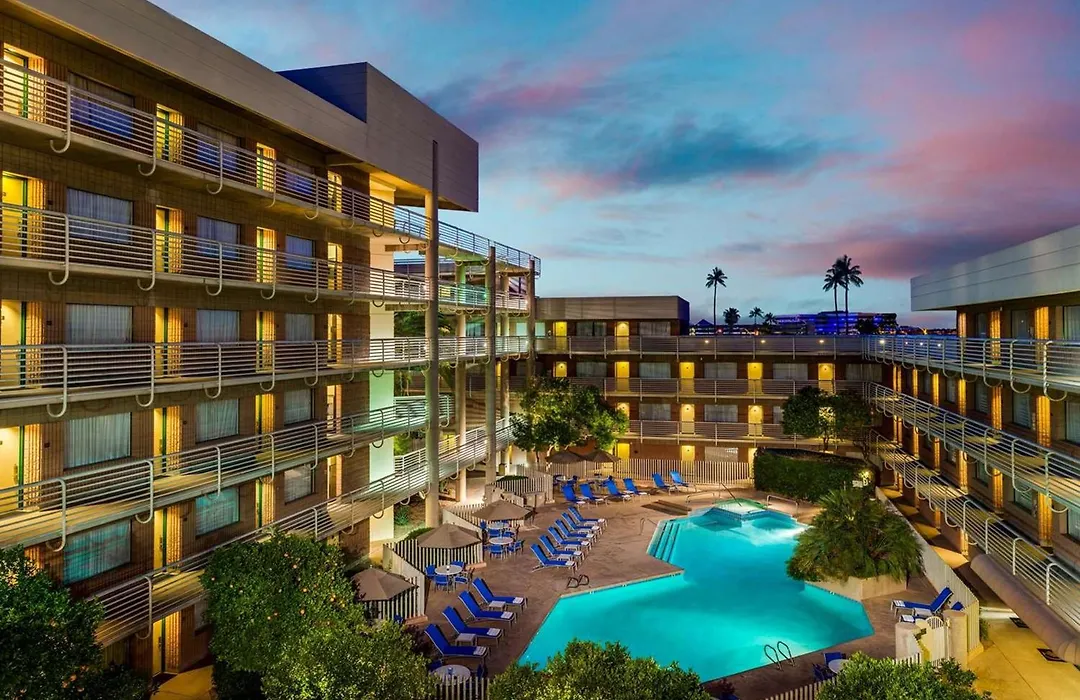 Doubletree Suites By Hilton Phoenix-1