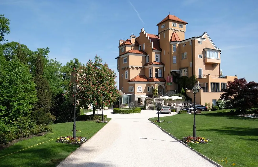 Hotel Schloss Moenchstein-1