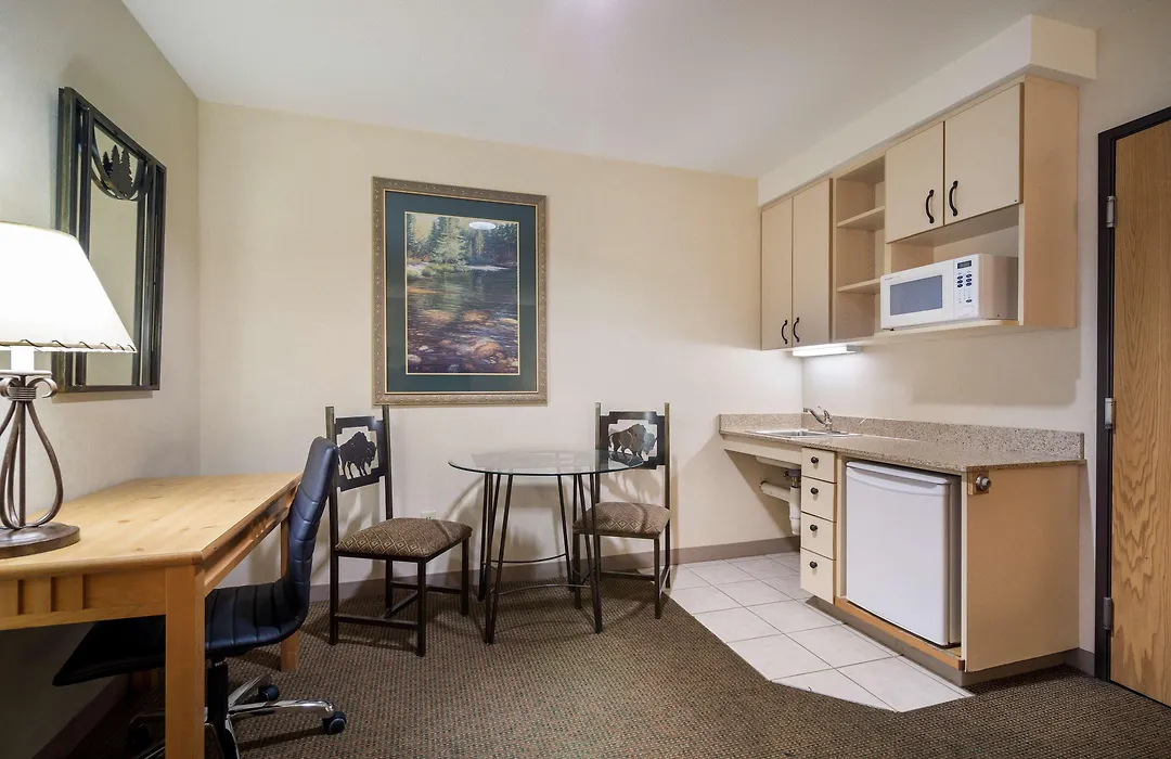 Best Western Golden Spike Inn & Suites-1