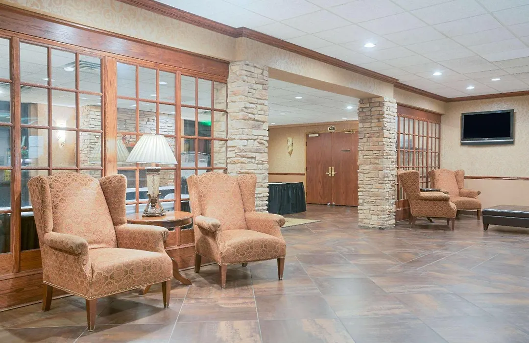 Ramada By Wyndham Plymouth Hotel & Conference Center-1